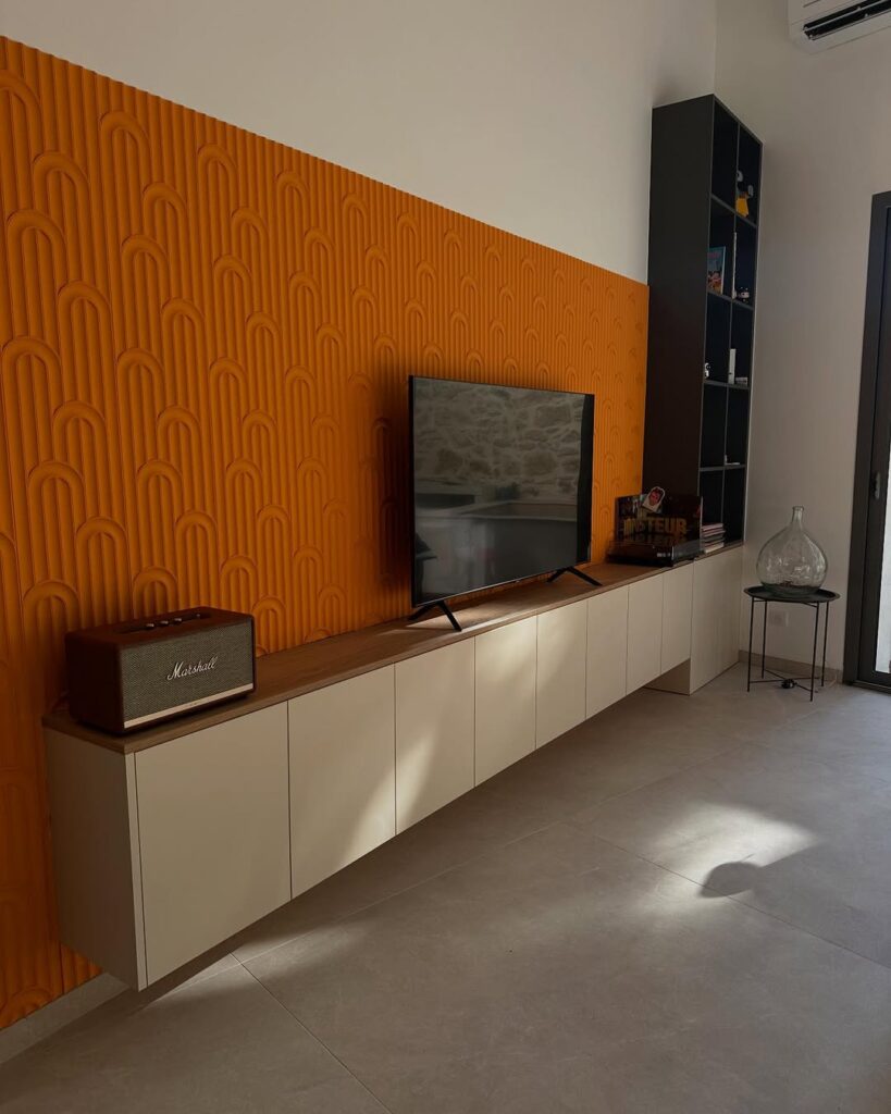 Détail du meuble bas et du rangement vertical