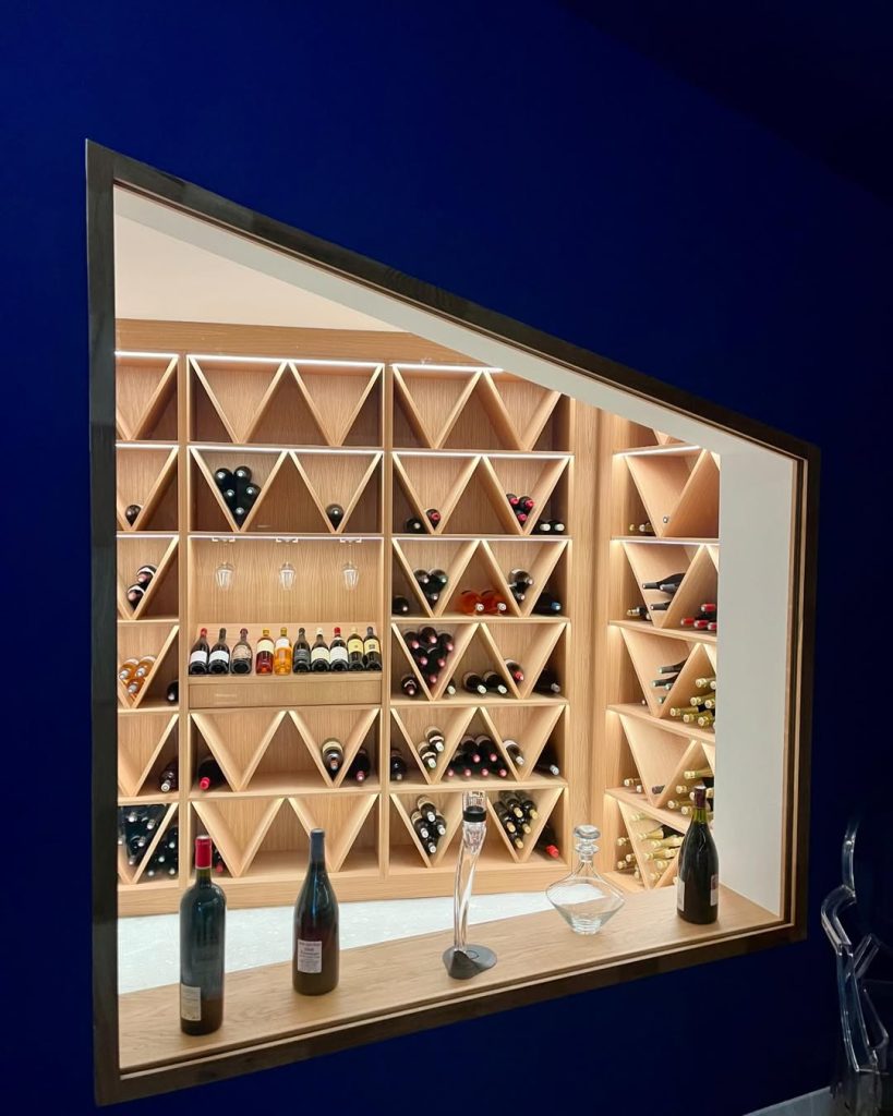 Verrière sur un stock de vins