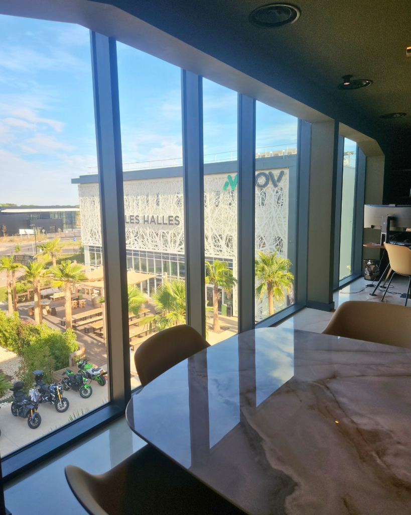 Vue extérieur du bureau commercial