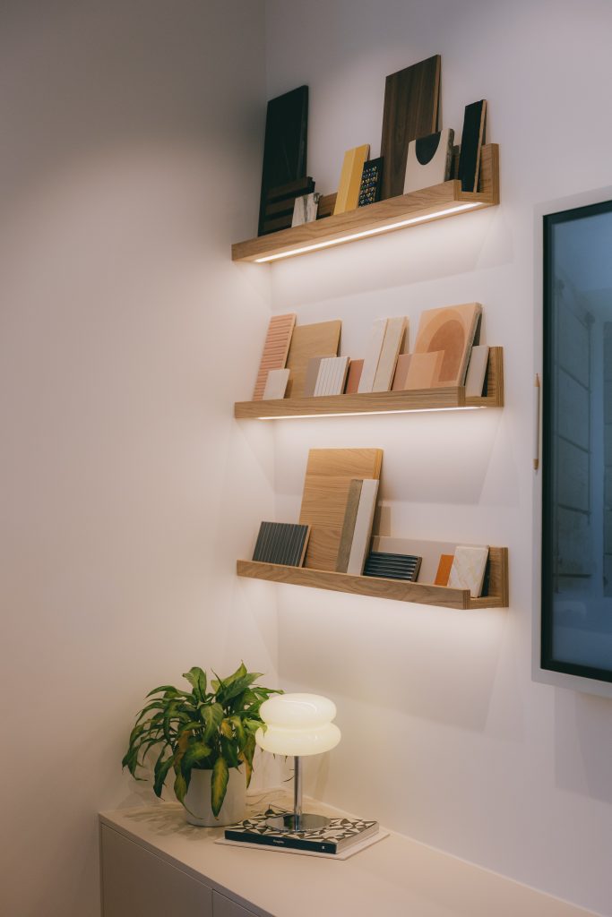 Étagères avec LED intégrées