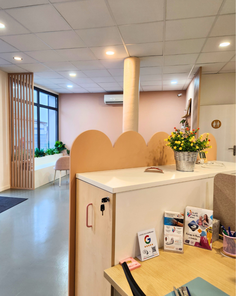 Accueil et bureaux avec séparateurs