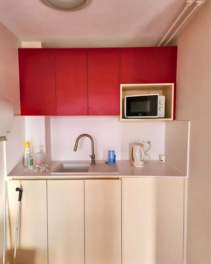 Kitchenette finition rouge