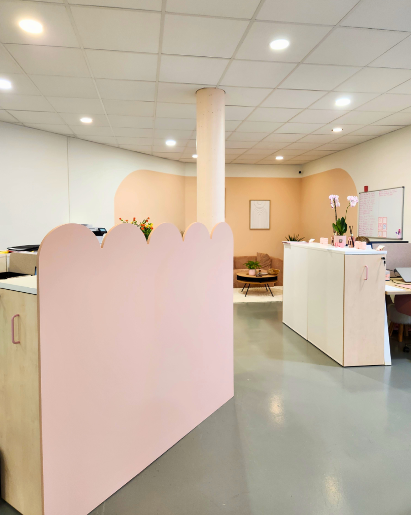 Vue d'ensemble du mobilier et séparateurs