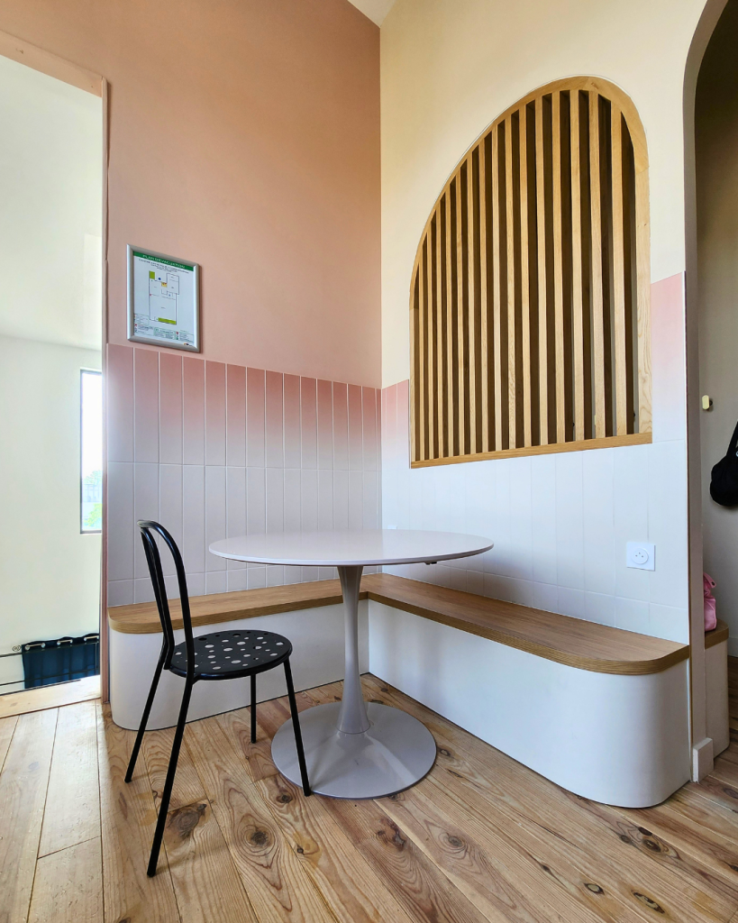 Banquette d'angle sur-mesure sans rangement intégrée
